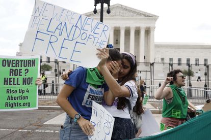 La Corte Suprema de Estados Unidos dio marcha atrás en un fallo que protegía el aborto