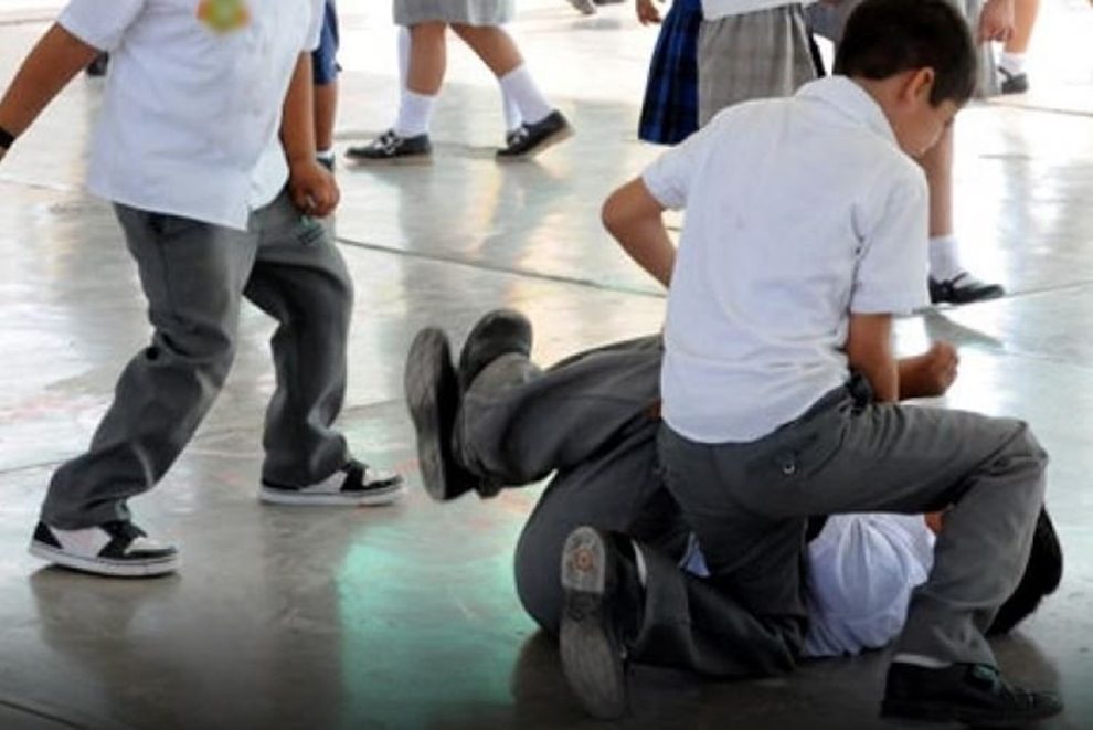 Denuncian que un alumno de quinto grado atacó con cuchillo y tijeras a compañeros