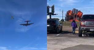 Dos aviones chocaron durante un show aéreo en Dallas