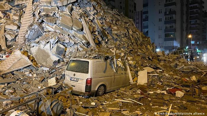 Más de mil muertos en Turquía y Siria tras un terremoto de magnitud 7,8
