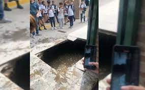 Alumnos cayeron a una cámara séptica cuando el piso de la escuela cedió