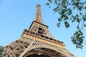 Alerta en ParÃs: evacúan la Torre Eiffel por una amenaza de bomba