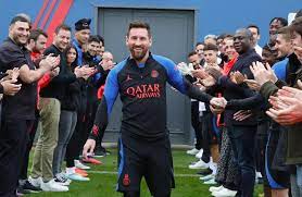 Messi fue recibido en el PSG entre aplausos y pasillo de campeón