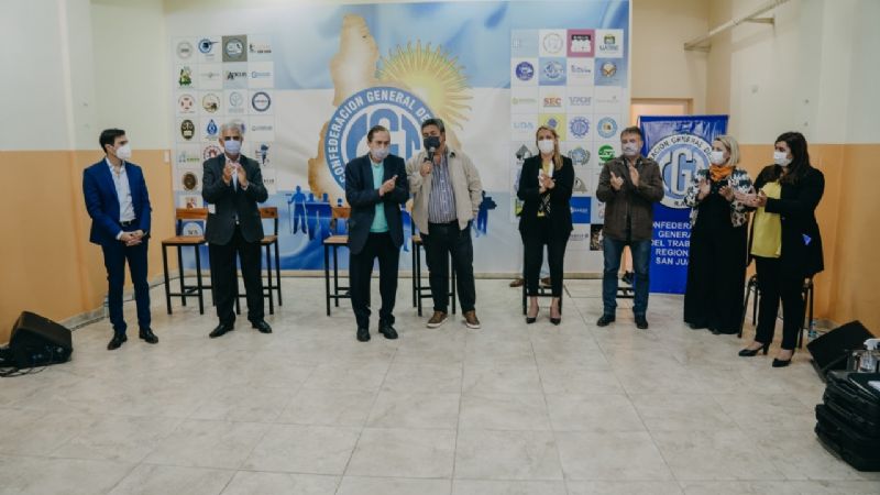 Los candidatos a diputados del Frente Todos visitaron a la CGT en su sede