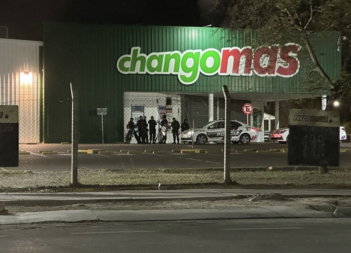 Detuvieron a tres personas por incitar a saqueos en San Juan 