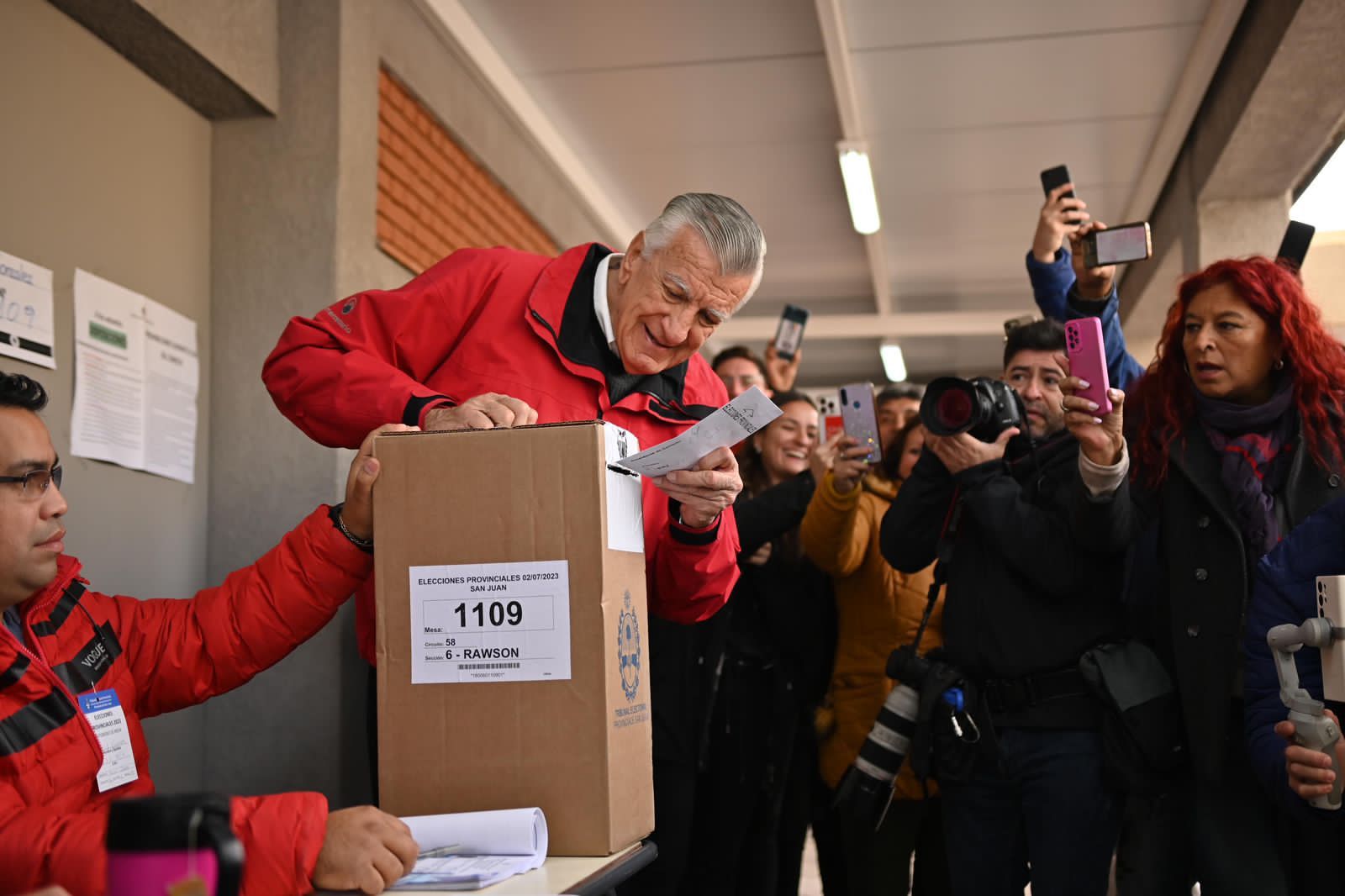 José Luis Gioja, voto en la escuela Cecilio Avila
