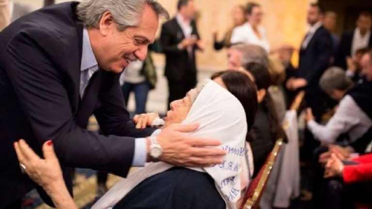 Madres de Plaza de Mayo cruzó a Alberto Fernández por el pésame que envió