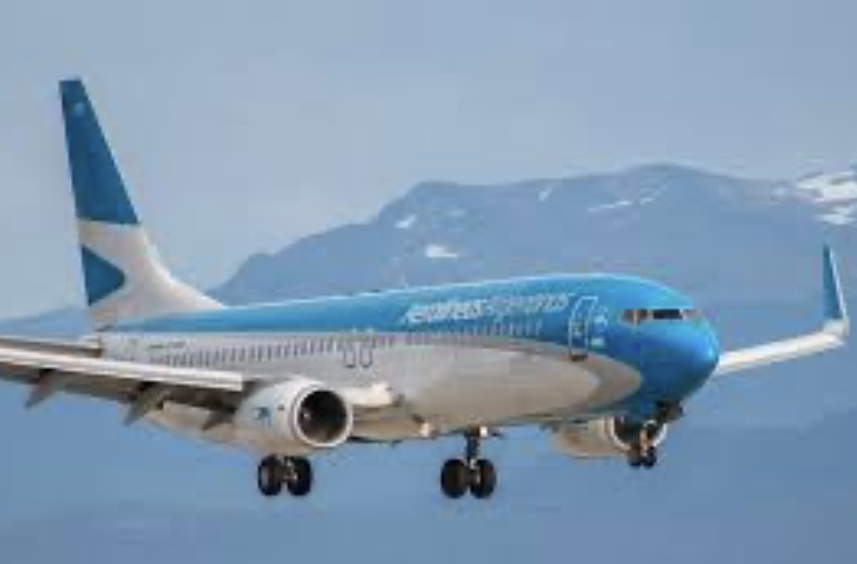 Jubilados y pensionados tendrán un descuento del 20% en pasajes de Aerolíneas Argentinas