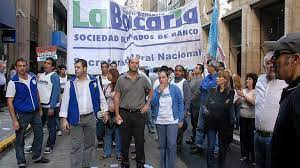 ¡Yo también quiero! Los bancarios recibirán un bono de $100.000