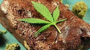 Una docente llevó "brownies locos" a la escuela y su colega terminó intoxicada
