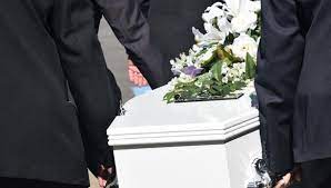 El muerto no estaba tan muerto: la declararon fallecida y se despertó mientras la velaban