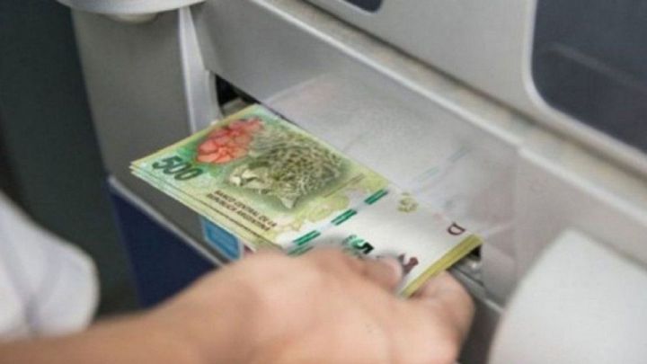 Comenzó el pago de sueldo para trabajadores estatales