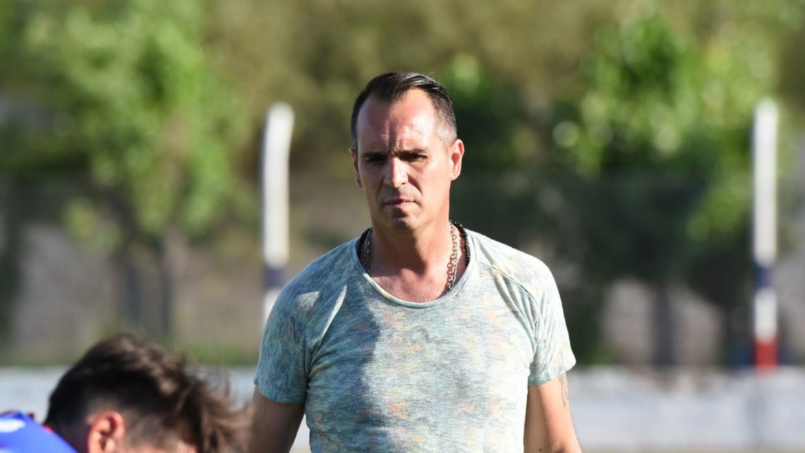 Bove vuelve a dirigir Peñarol