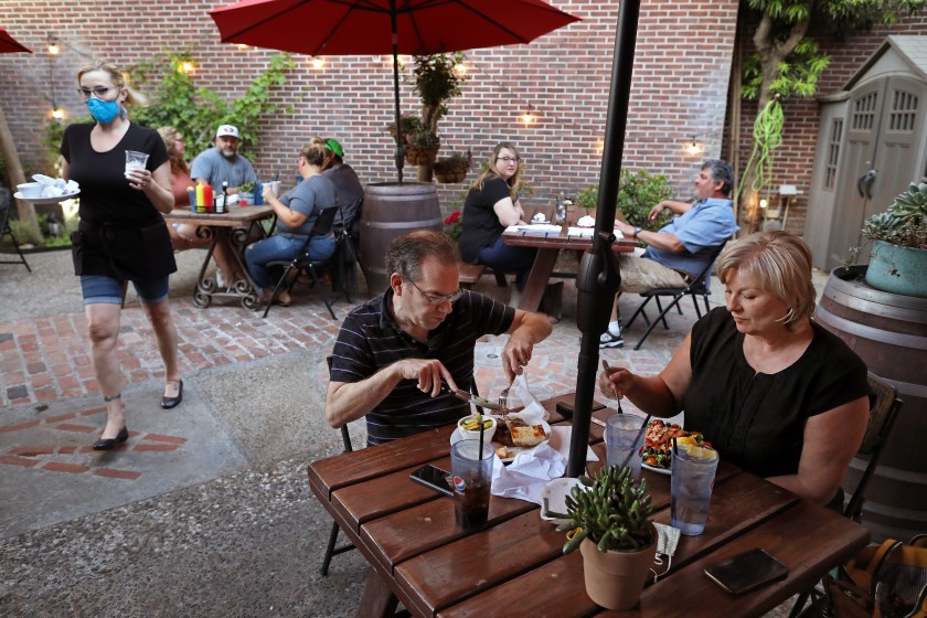 Los gastronómicos piden al Gobierno les permita abrir una hora más de la dispuesta