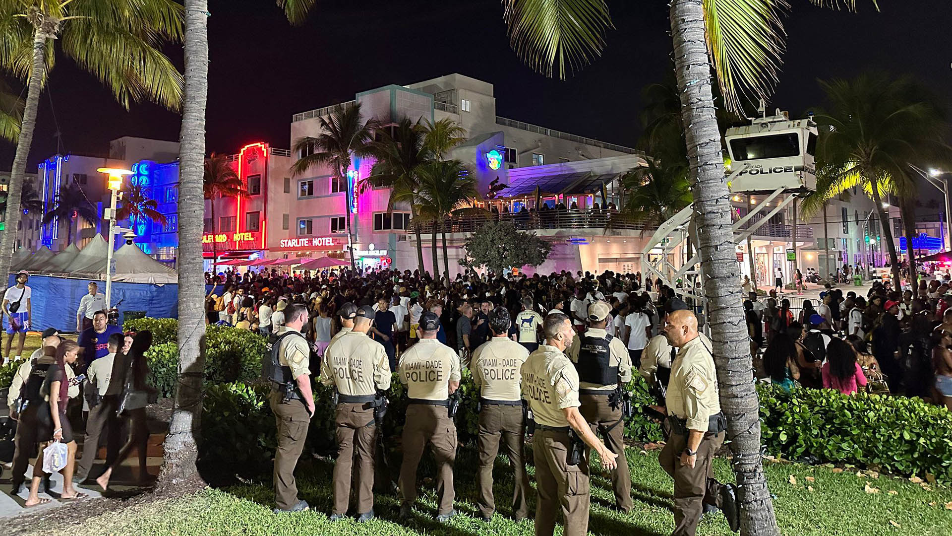 Azotada por los tiroteos, Miami declaró la emergencia y toque de queda