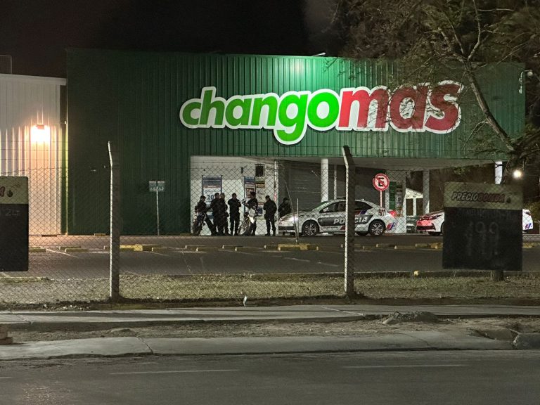 La policía refuerza presencia en supermercados sanjuaninos para prevenir saqueos