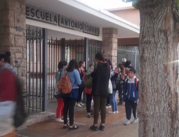 Por falta de agua, suspendieron clases en una escuela de Capital