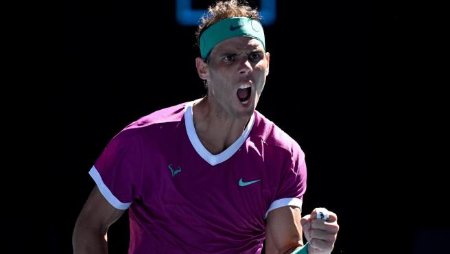 Nadal pasó a semifinales en Australia en medio de fuertes acusaciones de su rival