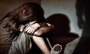 Su exesposo le confesó que abusó a su hija y ella lo baleó