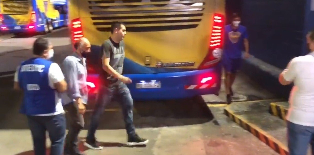 Riquelme hizo bajar del micro a los jugadores de Boca