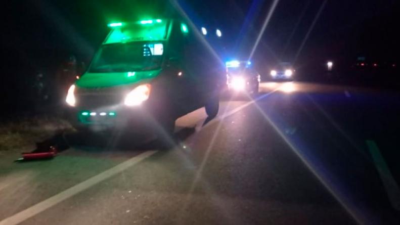 Un joven terminó hospitalizado al perder el control de su auto