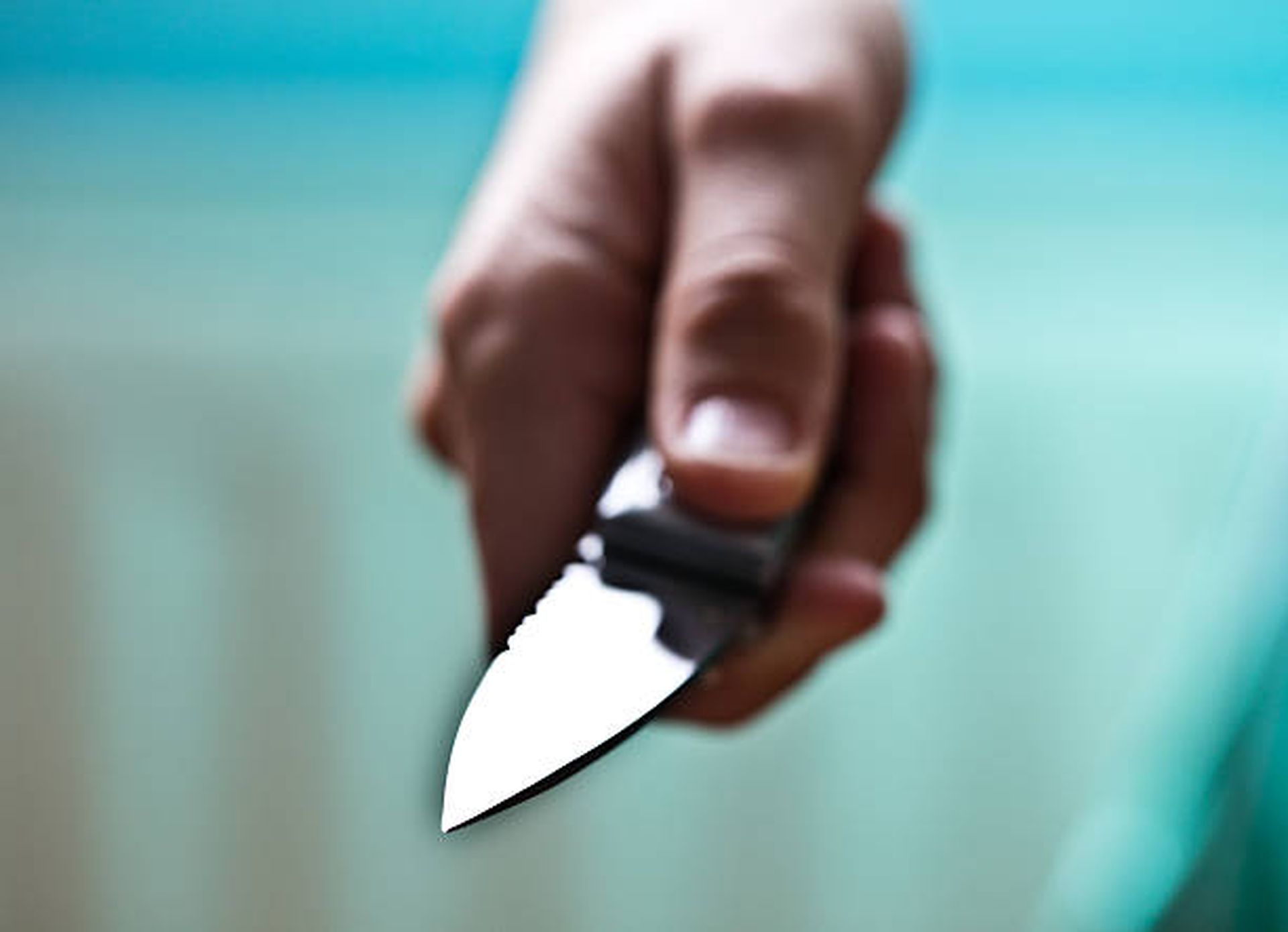 Un alumno apuñaló a una compañera y expareja dentro de la escuela