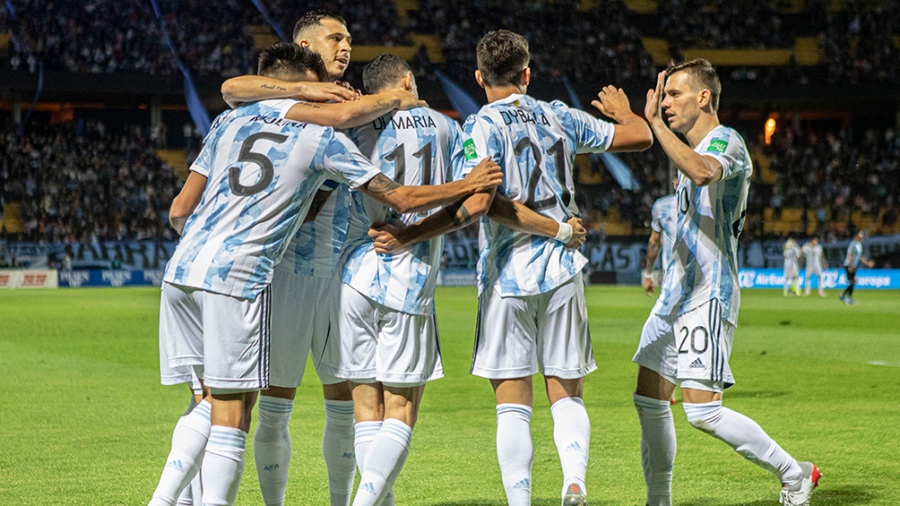 Argentina derrotó a Uruguay en Montevideo y espera por Brasil