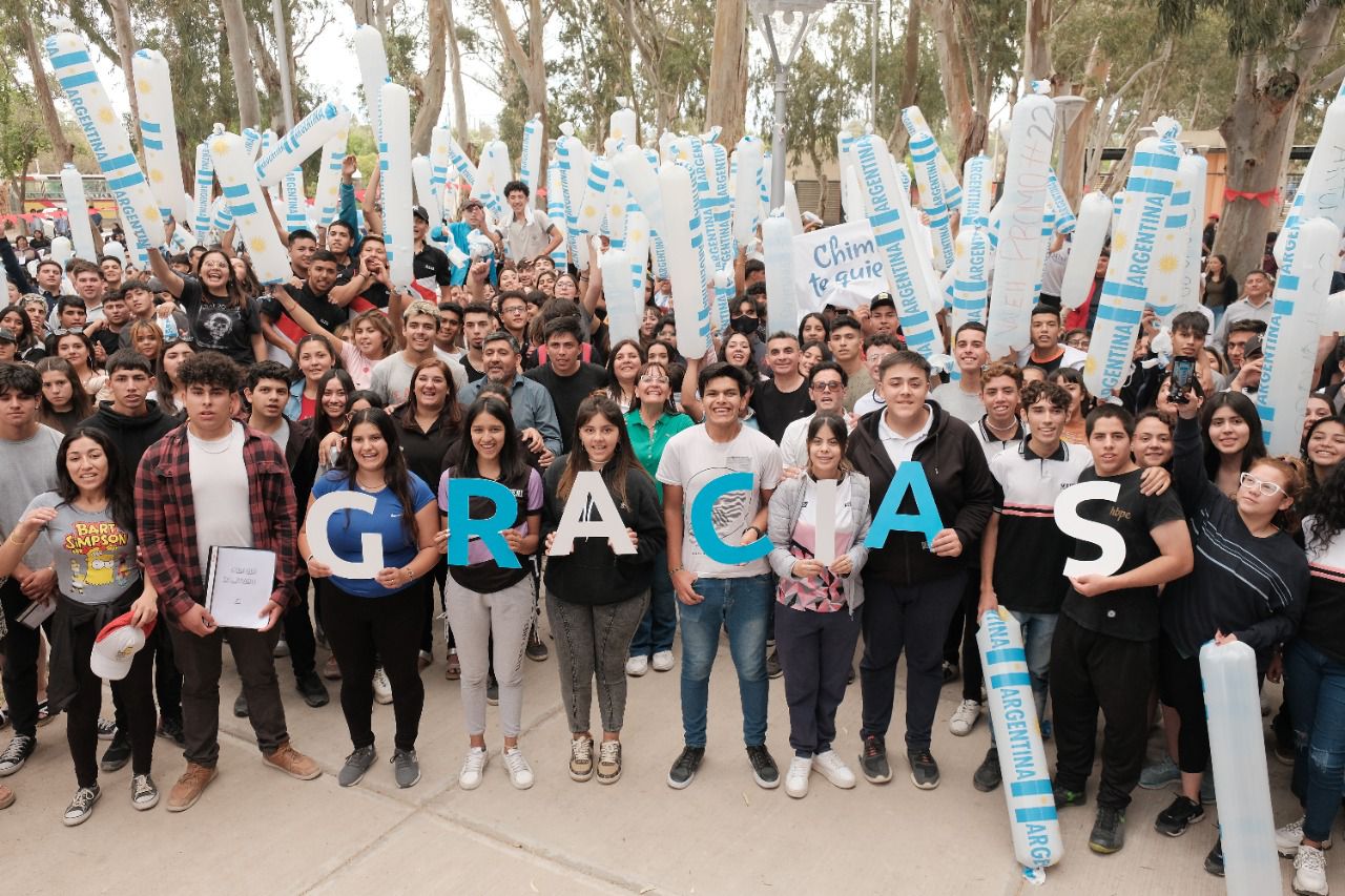 Miles de jóvenes chimberos debatieron en el primer Foro de la Juventud