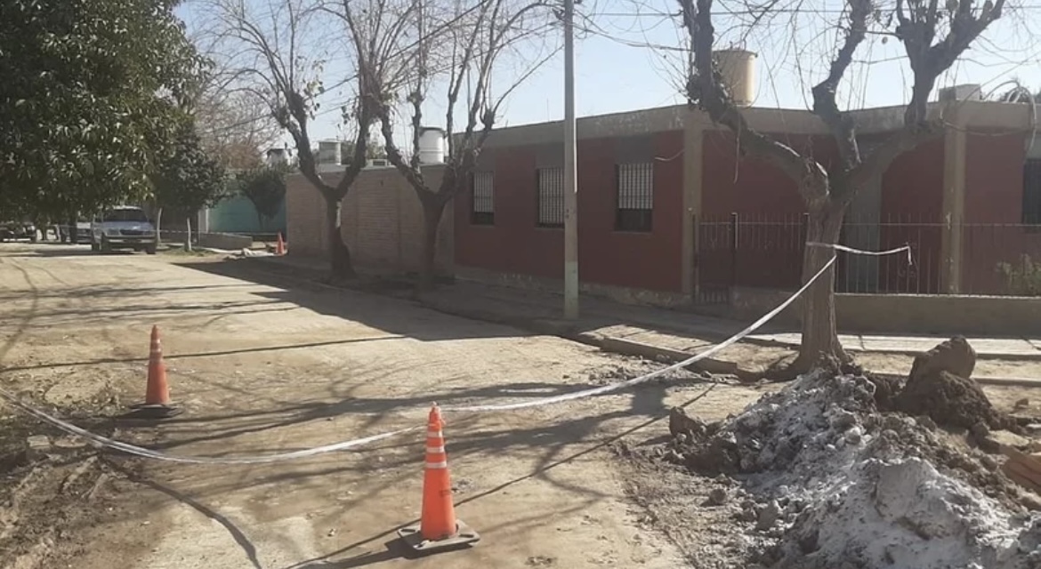 Un hombre limpiaba el techo de su casa, cayó y murió 
