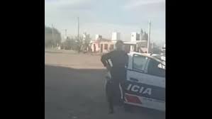 En un violento episodio una joven de 15 años terminó con heridas provocadas por la Policia