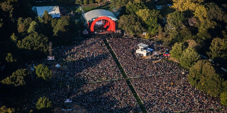 Nueva York celebra su resurgimiento después del COVID-19 con un mega concierto para vacunados