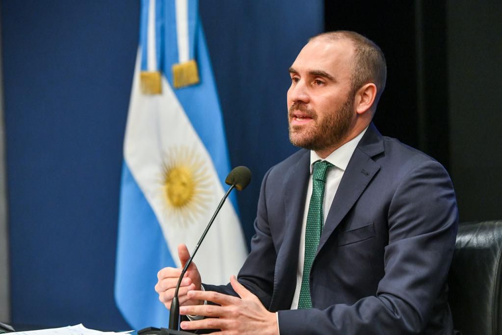 Guzmán aceleró las negociaciones con el FMI y se puso plazo para cerrar el entendimiento