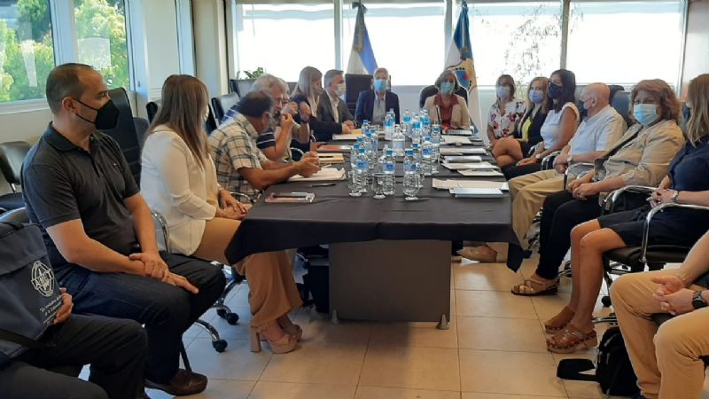 Acuerdo: el Gobierno cerró con los gremios un 45 % de aumento en cinco tramos