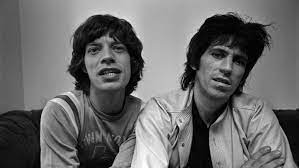 Ahora dicen que Mick Jagger habría tenido relaciones con dos de sus compañeros