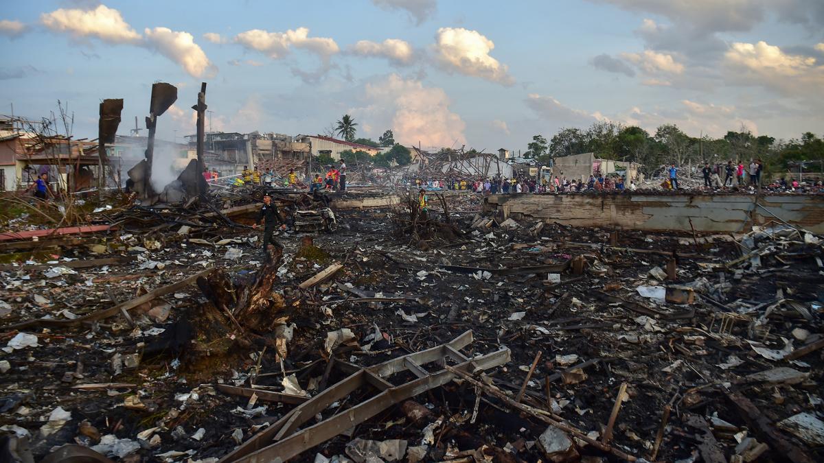 Nueve muertos y más de cien heridos por la explosión de una fábrica de pirotecnia en Tailandia 