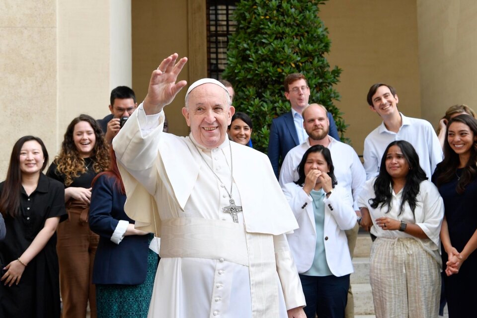 Mientras la Iglesia ostenta propiedades millonarias, el papa Francisco las considera un 