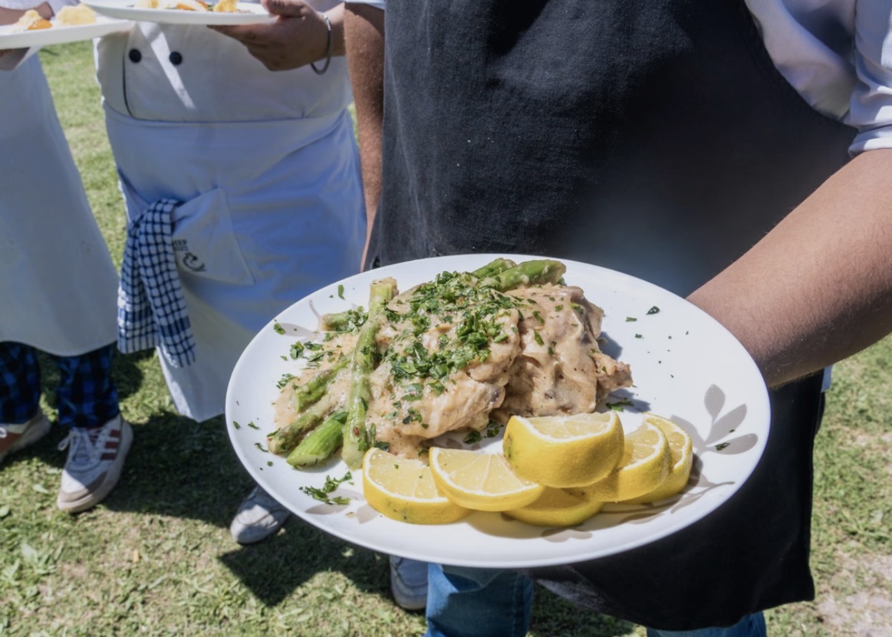 Récord en Médano de Oro: prepararon el risotto de espárragos más grande del mundo