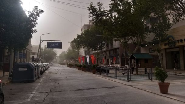 La máxima llegará solo a 14 grados y se espera viento por la tarde