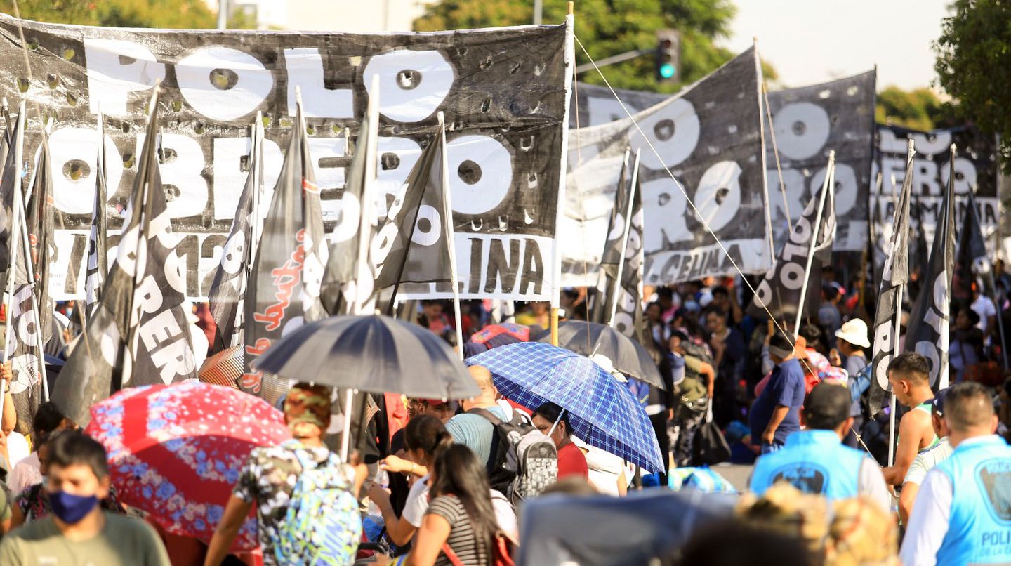 Piqueteros coparon el centro para reclamar contra los ajustes de Nación