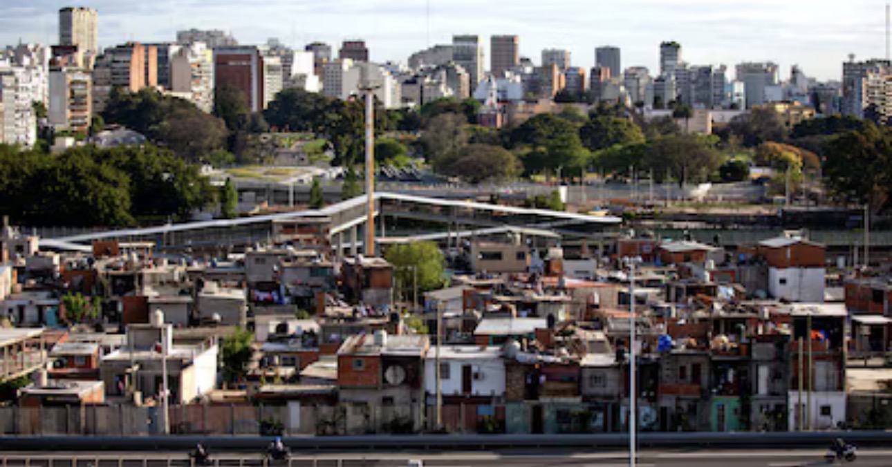 La desigualdad bajó frente al inicio del año, pero el 10% más rico concentra 13 veces más ingresos