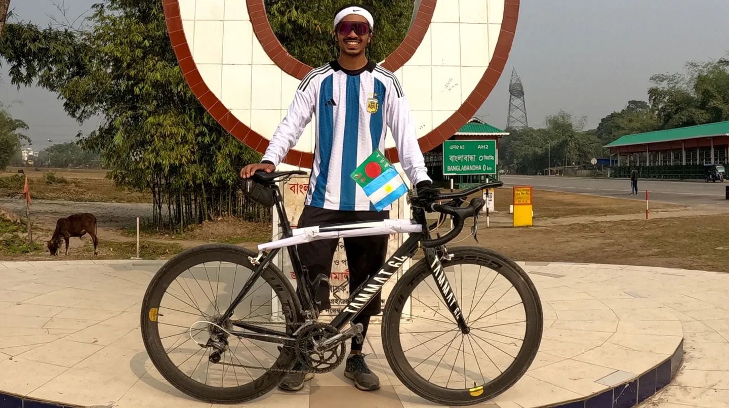El ciclista bangladeshí fanático de Messi que, tras 9 días de correr, quiere conocerlo