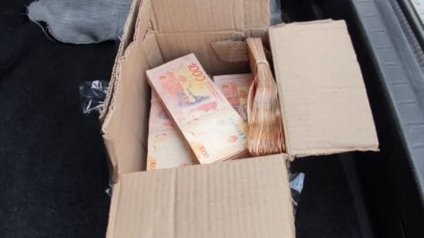 Quiso salir de la Terminal de San Juan con más de 7 millones de pesos
