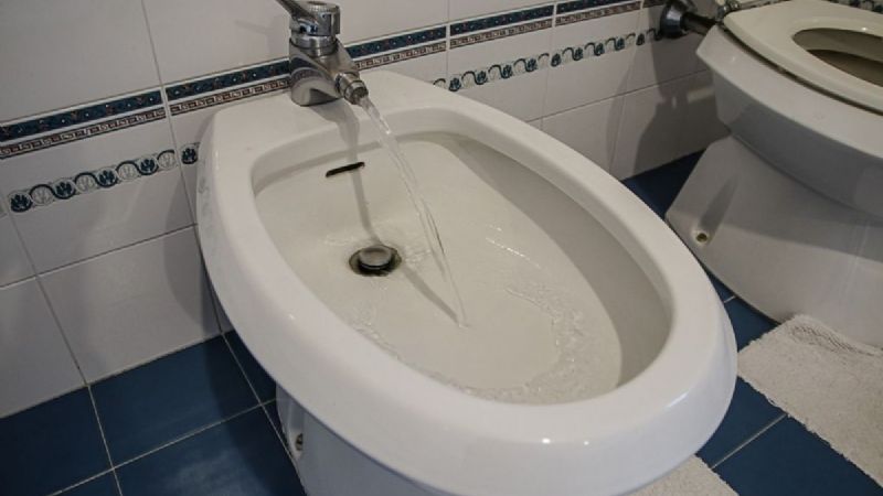En Pocito, ingresaron en su casa y le llevaron hasta el bidet