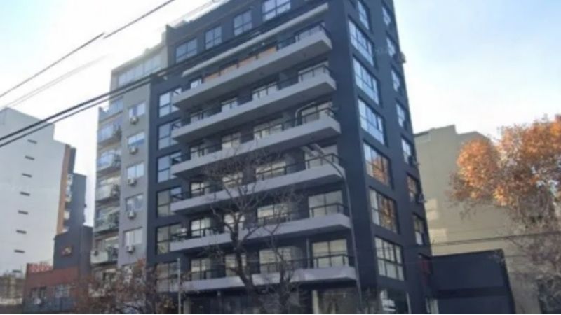 Quedó encerrado en la terraza y murió al caer desde un décimo piso