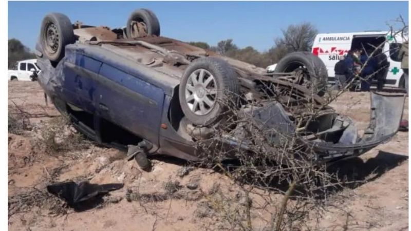 Un penitenciario volcó su auto en Chimbas por esquivar un perro