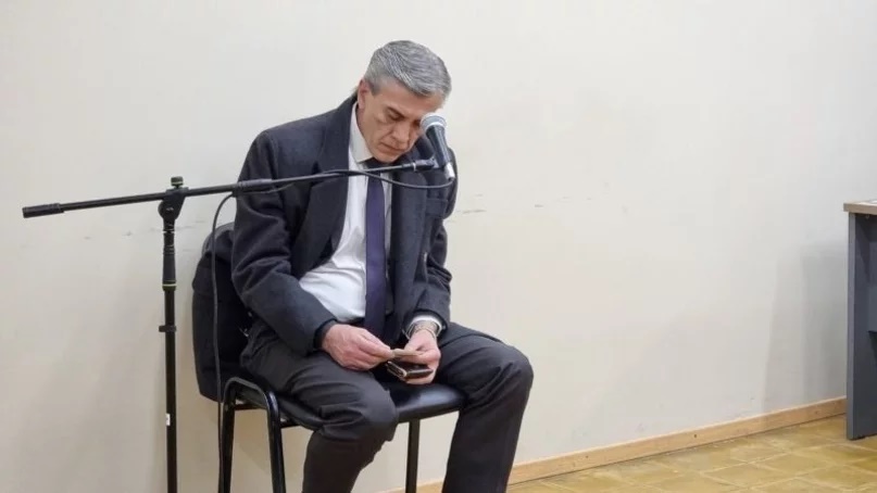 Gremialista enjuiciado se desmayó cuando lo buscó la policía para una audiencia