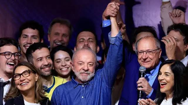 Lula ganó un balotaje histórico y gobernará Brasil por cuarta vez