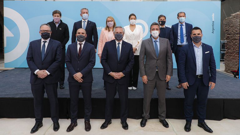 Rechazo y "fuego amigo" contra dos proyectos económicos que presenta el Gobierno