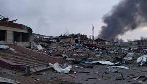 Rusia bombardeó una base militar en Lviv, muy cerca de Polonia