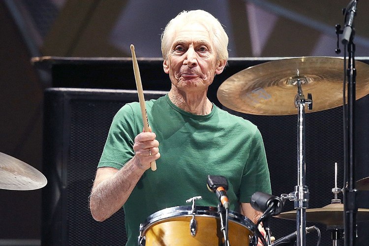 Murió Charlie Watts histórico baterista de los Rolling Stones